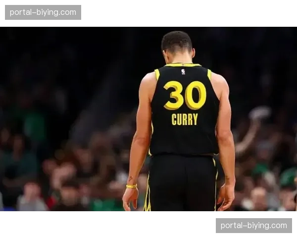 库里右侧髌股关节疼痛综合征，对阵凯尔特人出战成疑