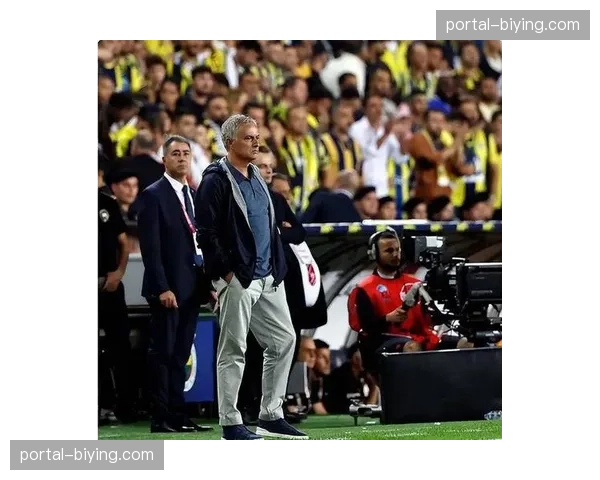 波尔多主帅赛前发布会暗示，将变阵三中卫以应对巴黎强大的前场压迫